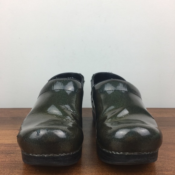 Dansko Women's Size 36 (US 5.5-6) Patent Leather Olive Green Nursing Shoes Clogs - Picture 3 of 12